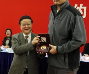 姚明获颁上海体育事业终身成就奖