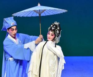 Zeng Xiaomin, a leading diva of contemporary Cantonese Opera