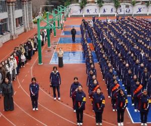 溯光·万里——吴敏校长到温八中开学典礼分享成长历程